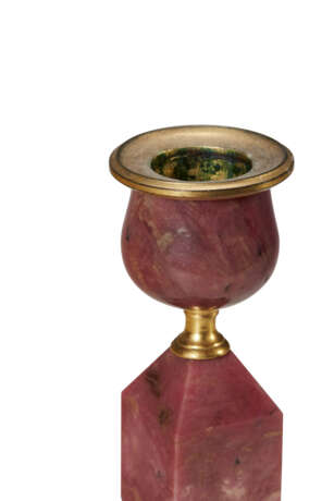 A PAIR OF RHODONITE AND GILT-METAL CANDLESTICKS - photo 9
