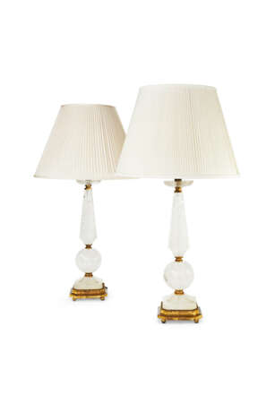 A PAIR OF ROCK CRYSTAL AND GILTWOOD TABLE LAMPS - фото 1