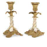 A PAIR OF ENGLISH ORMOLU AND PORCELAIN CANDLESTICKS - фото 2