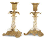 A PAIR OF ENGLISH ORMOLU AND PORCELAIN CANDLESTICKS - фото 3