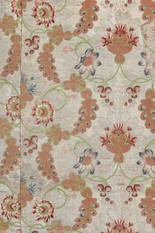 TWO SILK BROCADES IN THE SALMON PALETTE - photo 8