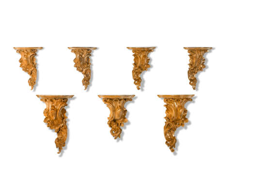 A GROUP OF TWENTY-EIGHT GILTWOOD AND GILT-COMPOSITION WALL BRACKETS - photo 3