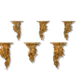 A GROUP OF TWENTY-EIGHT GILTWOOD AND GILT-COMPOSITION WALL BRACKETS - photo 3