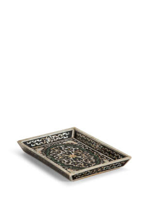 A PAIR OF MOTHER-OF-PEARL INLAID EBONIZED TRAYS - фото 5