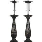 A PAIR OF VICTORIAN ENGRAVED BLACK DERBYSHIRE MARBLE CANDLESTICKS - Foto 4
