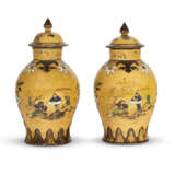 A PAIR OF BERLIN FAYENCE LAQUERED VASES AND COVERS - photo 3
