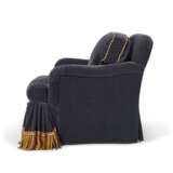 A PAIR OF VELVET-UPHOLSTERED CLUB CHAIRS - photo 4
