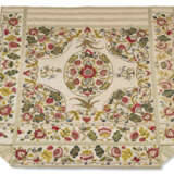 AN ENGLISH SILK EMBROIDERED AND QUILTED LINEN COVERLET WITH ATTACHED VALANCES - фото 1