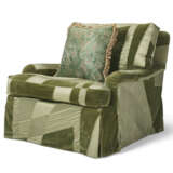 A PAIR OF UPHOLSTERED CLUB CHAIRS - Foto 2