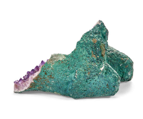 AN AMETHYST GEODE OF NATURAL FORM - photo 3