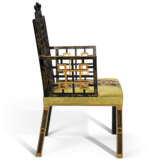 A PAIR OF GEORGE II BLACK-JAPANNED AND PARCEL-GILT ARMCHAIRS - Foto 10