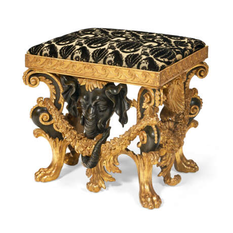 A PAIR OF GEORGE II EBONIZED AND PARCEL-GILT STOOLS - Foto 3