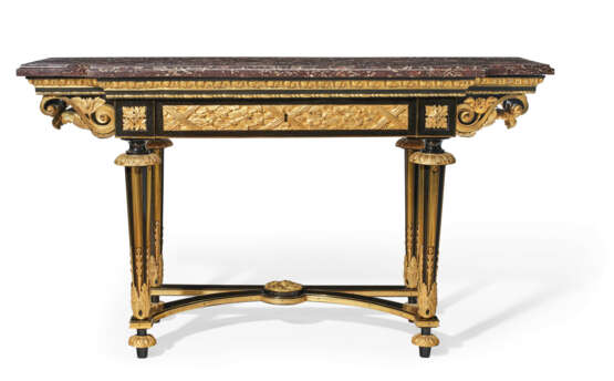 A PAIR OF LATE LOUIS XV ORMOLU-MOUNTED EBONY CONSOLE TABLES - Foto 10