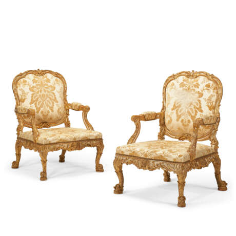 A PAIR OF GEORGE II WHITE-PAINTED AND PARCEL-GILT ARMCHAIRS - photo 1