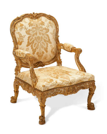 A PAIR OF GEORGE II WHITE-PAINTED AND PARCEL-GILT ARMCHAIRS - photo 5