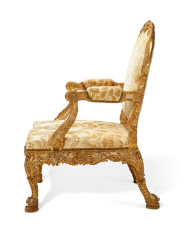 A PAIR OF GEORGE II WHITE-PAINTED AND PARCEL-GILT ARMCHAIRS - фото 6