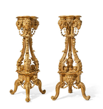 A PAIR OF GEORGE III GILTWOOD TORCH&#200;RES - Foto 4