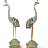 A PAIR OF MASSIVE CHINESE CLOISONN&#201; AND CHAMPLEV&#201; ENAMEL CRANE-FORM CENSERS - photo 2