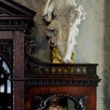 A ROYAL EARLY GEORGE III MAHOGANY CHINA CABINET - Foto 15