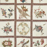 AN APPLIQUED COTTON ‘BRODERIE PERSE’ QUILTED COVERLET - Foto 5