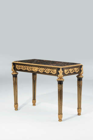 A LATE LOUIS XV ORMOLU-MOUNTED AND BRASS-INLAID EBONY MEUBLE D`APPUI - Foto 9
