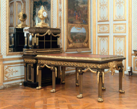 A LATE LOUIS XV ORMOLU-MOUNTED AND BRASS-INLAID EBONY MEUBLE D`APPUI - Foto 11