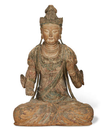 A LARGE AND RARE CHINESE PAINTED WOOD FIGURE OF GUANYIN - фото 3