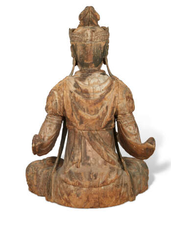 A LARGE AND RARE CHINESE PAINTED WOOD FIGURE OF GUANYIN - фото 5