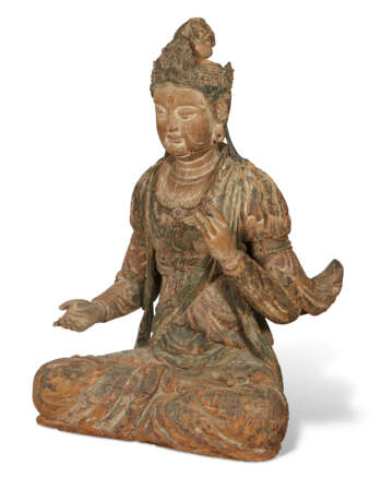 A LARGE AND RARE CHINESE PAINTED WOOD FIGURE OF GUANYIN - photo 7