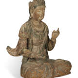 A LARGE AND RARE CHINESE PAINTED WOOD FIGURE OF GUANYIN - photo 9