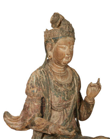 A LARGE AND RARE CHINESE PAINTED WOOD FIGURE OF GUANYIN - photo 11