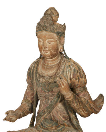 A LARGE AND RARE CHINESE PAINTED WOOD FIGURE OF GUANYIN - фото 13
