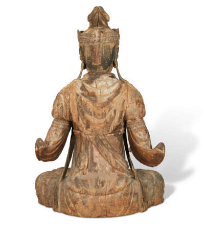 A LARGE AND RARE CHINESE PAINTED WOOD FIGURE OF GUANYIN - Foto 15