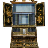 A GEORGE II GREEN AND GILT-JAPANNED AND PARCEL-GILT BUREAU CABINET - Foto 3