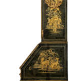 A GEORGE II GREEN AND GILT-JAPANNED AND PARCEL-GILT BUREAU CABINET - Foto 4
