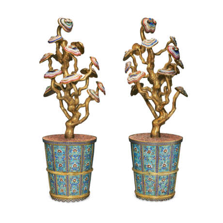 A RARE PAIR OF CHINESE IMPERIAL CLOISONN&#201; AND CHAMPLEV&#201; ENAMEL LINGZHI JARDINI&#200;RES - photo 3