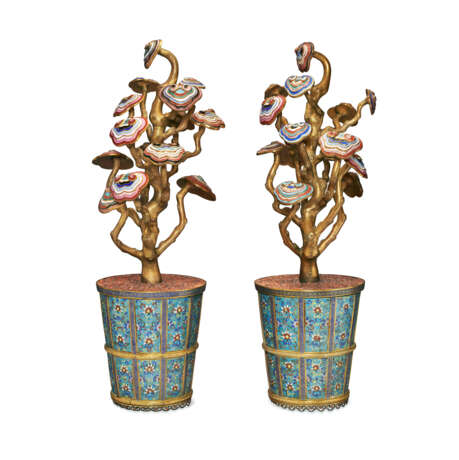 A RARE PAIR OF CHINESE IMPERIAL CLOISONN&#201; AND CHAMPLEV&#201; ENAMEL LINGZHI JARDINI&#200;RES - photo 4