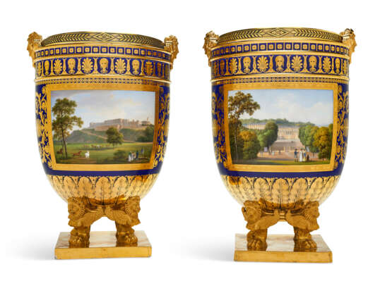A PAIR OF SILVER-GILT MOUNTED SEVRES PORCELAIN BEAU BLEU GROUND ICE PAILS (GLACIERES A CHIMERES) FROM THE `SERVICE A VUES DIVERSES` COMMISSIONED BY NAPOLEON BONAPARTE AND DELIVERED TO LOUIS XVIII - фото 5