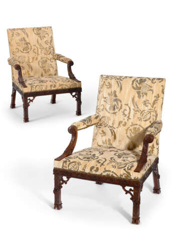 A PAIR OF EARLY GEORGE III MAHOGANY ARMCHAIRS - Foto 1