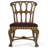 A SET OF TEN GEORGE II MAHOGANY AND PARCEL-GILT DINING CHAIRS - Foto 7