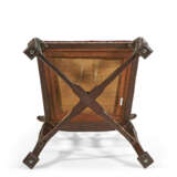 A SET OF TEN GEORGE II MAHOGANY AND PARCEL-GILT DINING CHAIRS - Foto 12