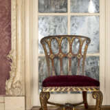 A SET OF TEN GEORGE II MAHOGANY AND PARCEL-GILT DINING CHAIRS - фото 27