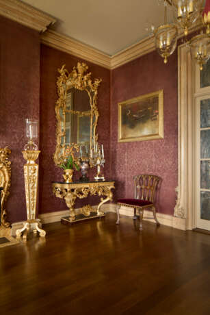 A SET OF TEN GEORGE II MAHOGANY AND PARCEL-GILT DINING CHAIRS - photo 30