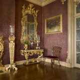 A SET OF TEN GEORGE II MAHOGANY AND PARCEL-GILT DINING CHAIRS - Foto 30