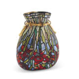 A MULTICOLOR CRYSTAL DRAWSTRING-SHAPED EVENING BAG WITH GOLD HARDWARE - Foto 2