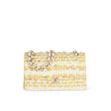 A YELLOW TWEED & GRIPOIX PEARL MEDIUM DOUBLE FLAP BAG WITH SILVER HARDWARE - фото 1