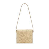 A FICELLE OSTRICH SAC SEQUANA WITH GOLD HARDWARE - Foto 3