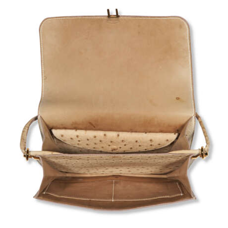 A FICELLE OSTRICH SAC SEQUANA WITH GOLD HARDWARE - фото 4