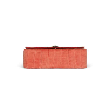 A MATTE DUSTY ROSE ALLIGATOR JUMBO DOUBLE FLAP BAG WITH PERMABRASS HARDWARE - фото 4