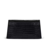 A SHINY BLACK NILOTICUS CROCODILE KELLY LONGUE CLUTCH WITH GOLD HARDWARE - фото 3